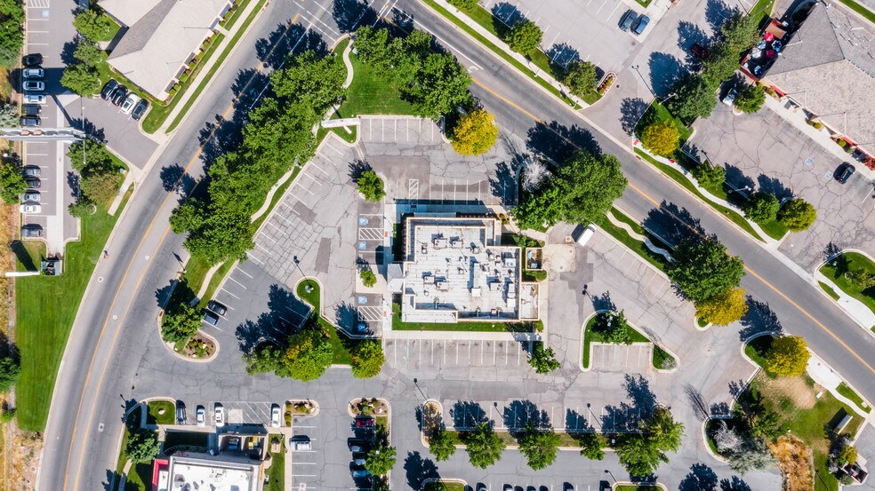 More Photos Of 1600 Woodland Park Dr, Layton Restaurant For Sale