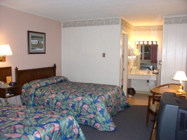 More Photos Of 6151 Maddox Blvd, Chincoteague Hotel For Sale