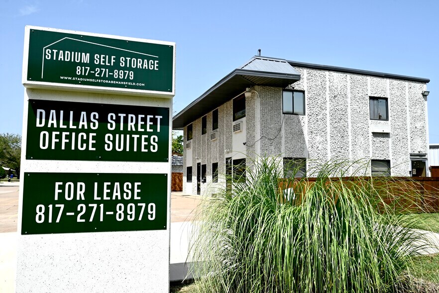 Primary Photo Of 1013 E Dallas St, Mansfield Office For Lease