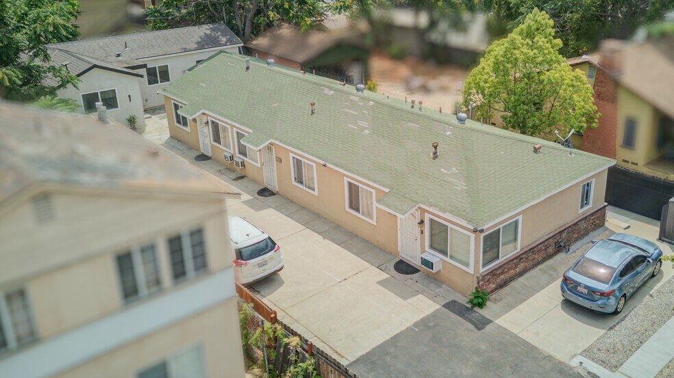 Primary Photo Of 11334 Oxnard St, North Hollywood Apartments For Sale