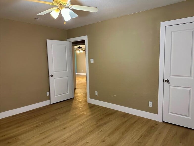 More Photos Of 503 Bolivar St, Denton Freestanding For Sale