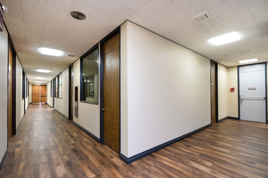 More Photos Of 6400 Variel Ave, Woodland Hills Manufacturing For Lease