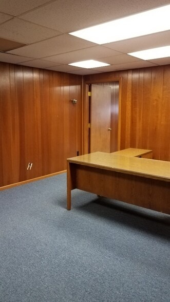 More Photos Of 114 MacArthur Dr, New Bedford Flex For Lease