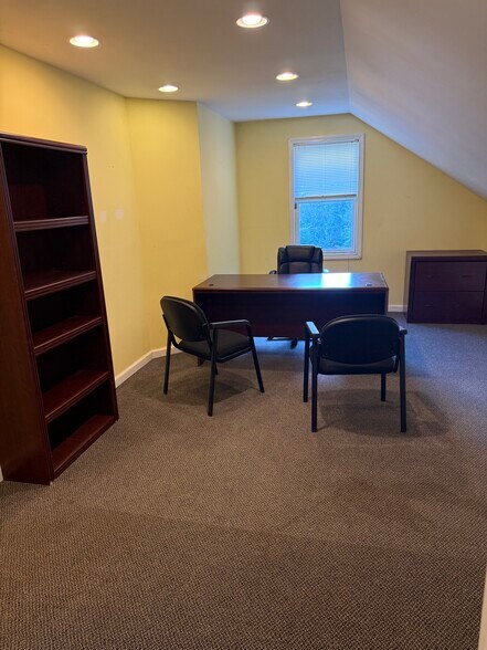More Photos Of 688 Derby Ave, Seymour Warehouse For Lease