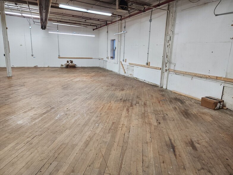 More Photos Of 49 Rose St, Stoughton Light Manufacturing For Lease