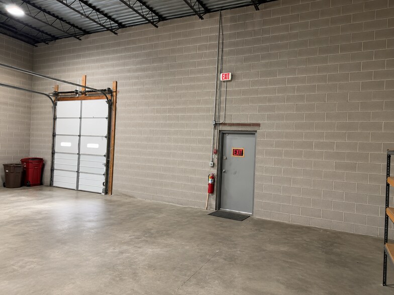 More Photos Of 153-163 Rt-303, Valley Cottage Service For Lease