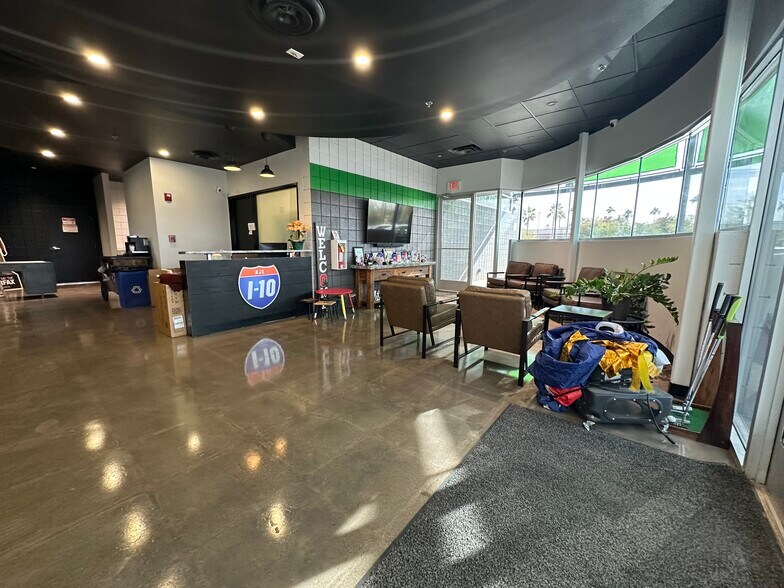 More Photos Of 881 N Arizona Ave, Gilbert Freestanding For Sale