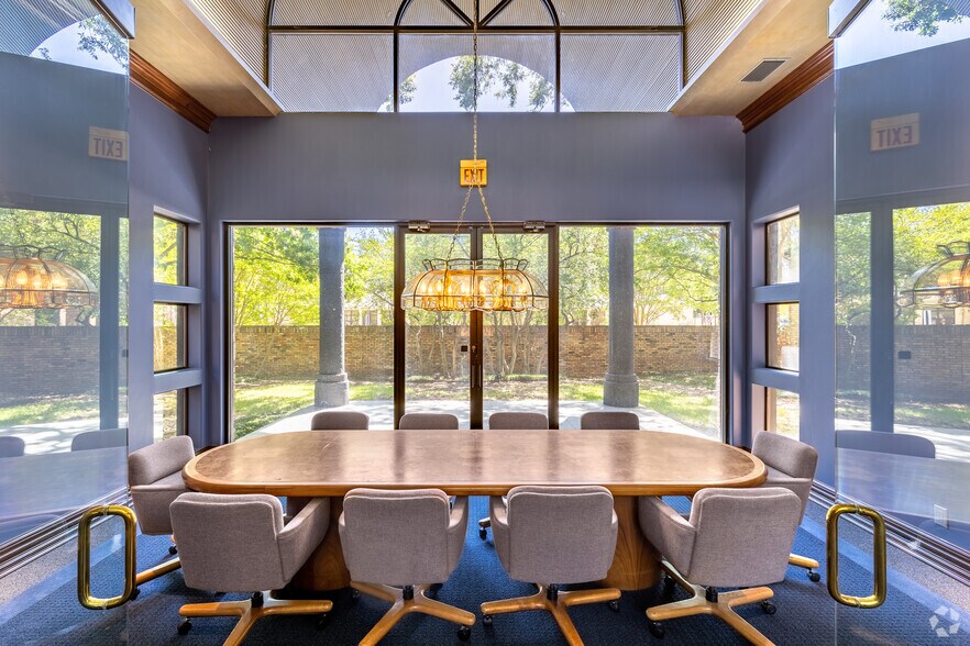 More Photos Of 440 N Center St, Arlington Office For Sale