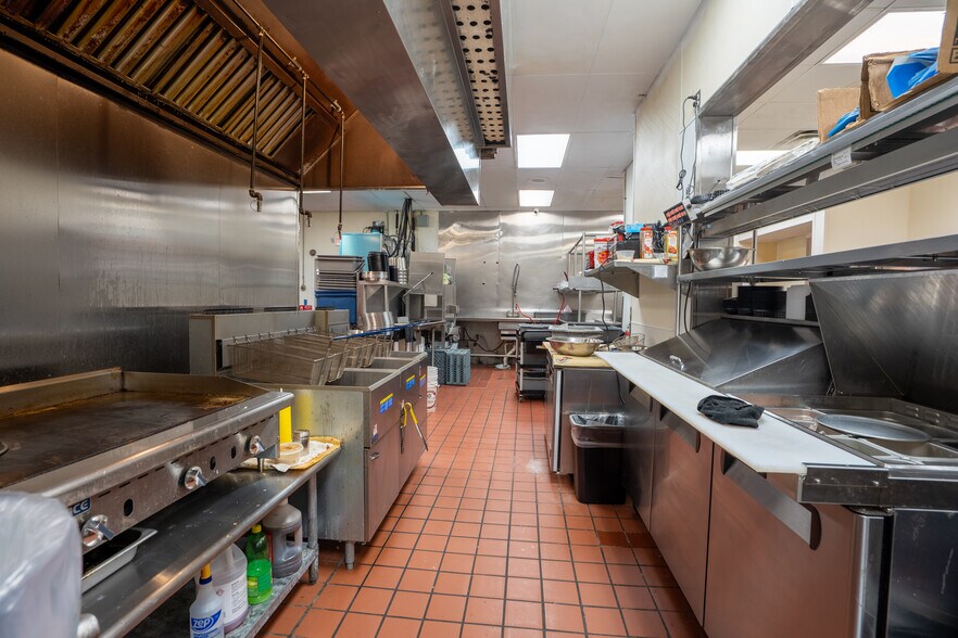 More Photos Of 4002 Spencer Hwy, Pasadena Restaurant For Lease