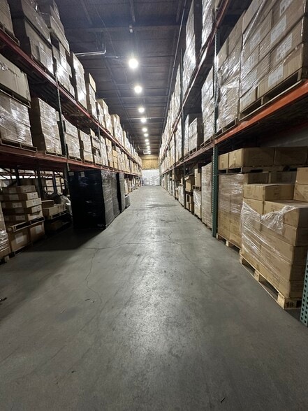 More Photos Of 687 Lehigh Ave, Union Township Warehouse For Lease