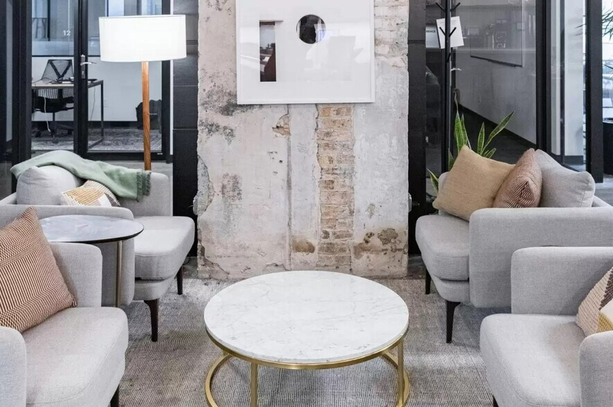 More Photos Of 1714-1720 W Division St, Chicago Coworking Space