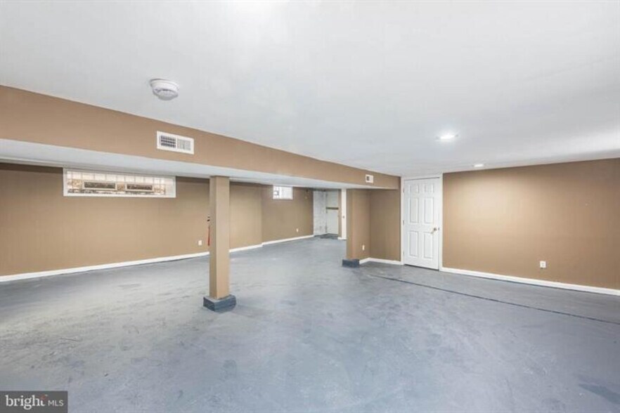 More Photos Of 4021 Barrington Rd, Baltimore Flex For Sale