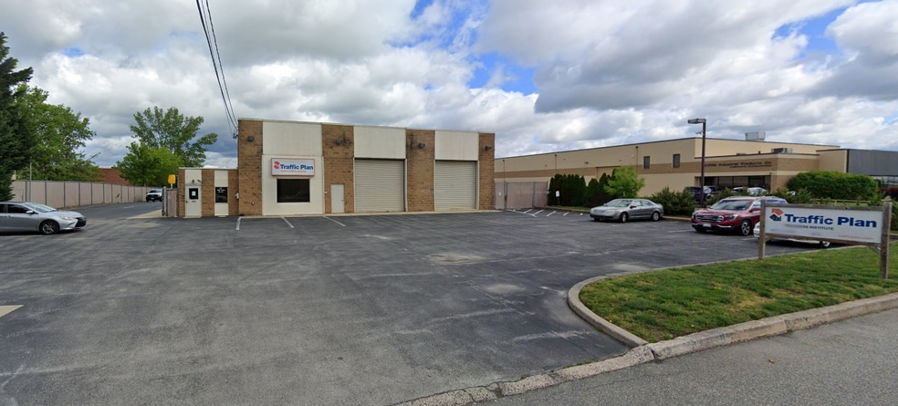 More Photos Of 510 Hertzog Blvd, King Of Prussia Warehouse For Lease