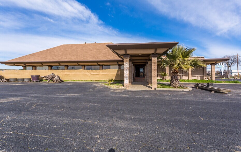 More Photos Of 4070 Country Rd 89, Dunnigan Restaurant For Sale