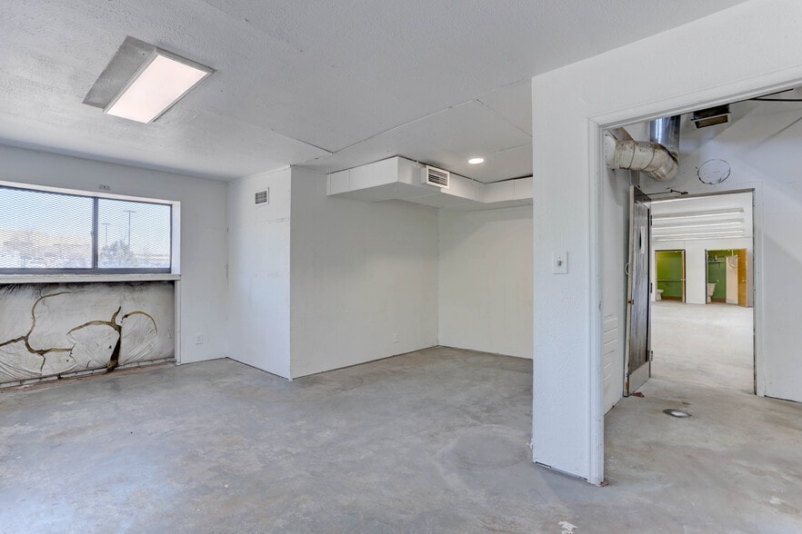 More Photos Of 1210 S El Paso St, Colorado Springs Warehouse For Lease