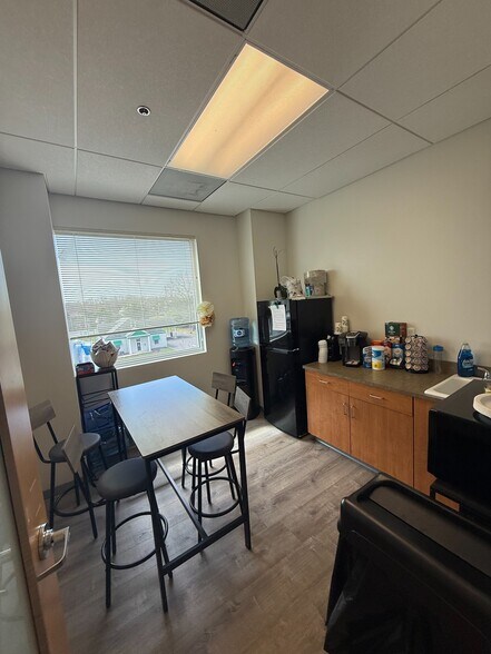 More Photos Of 456 Chestnut St, Lakewood Office For Lease
