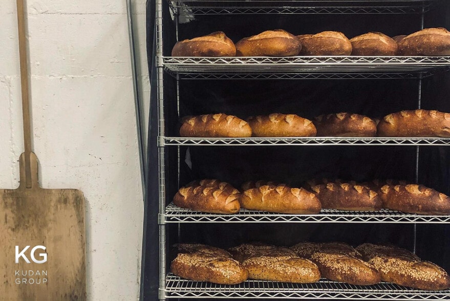 More Photos Of 1328-1332 W Grand Ave, Chicago Freestanding For Lease