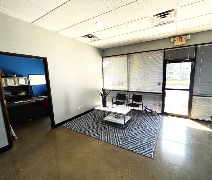 More Photos Of 10840 Sanden Dr, Dallas Industrial For Lease