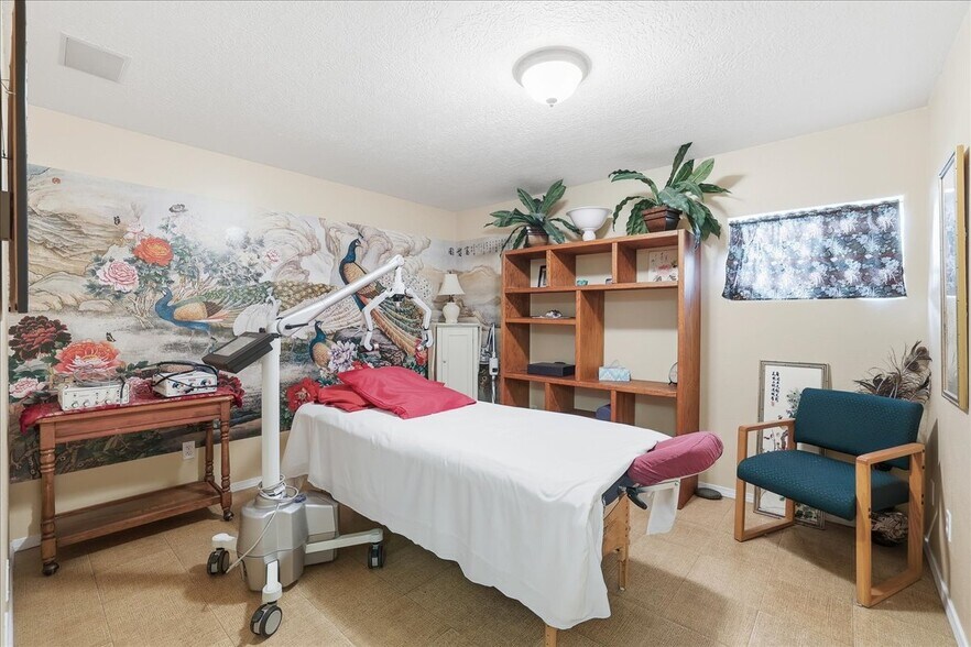 More Photos Of 198 W Marydale Ave, Soldotna Medical For Sale