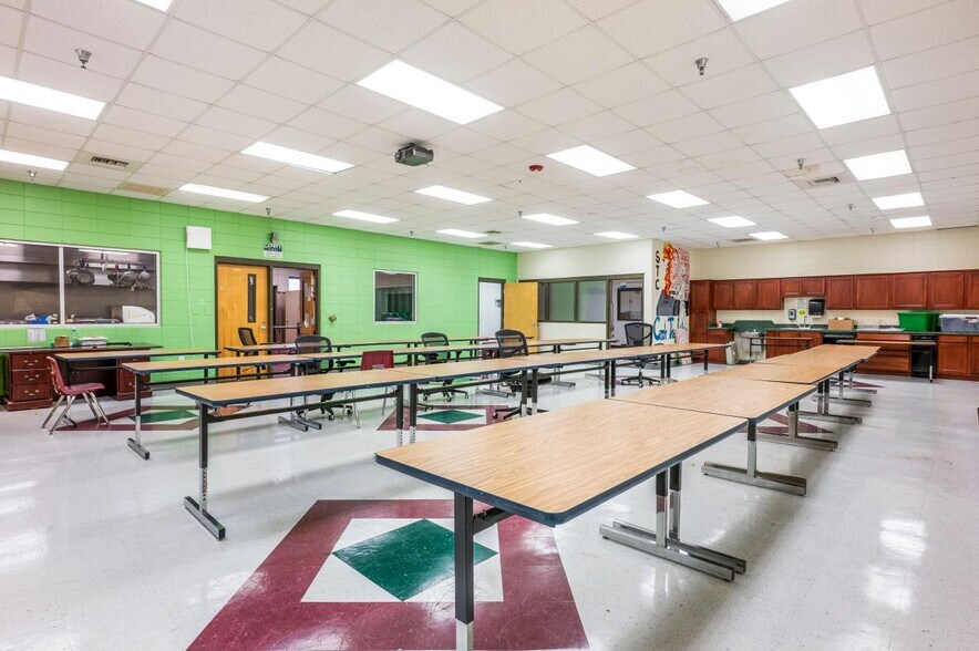 More Photos Of 1800 Harrodsburg Rd, Lexington Flex For Sale