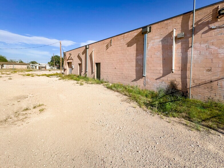 More Photos Of 305 E University Blvd, Odessa Storefront Retail Office For Lease