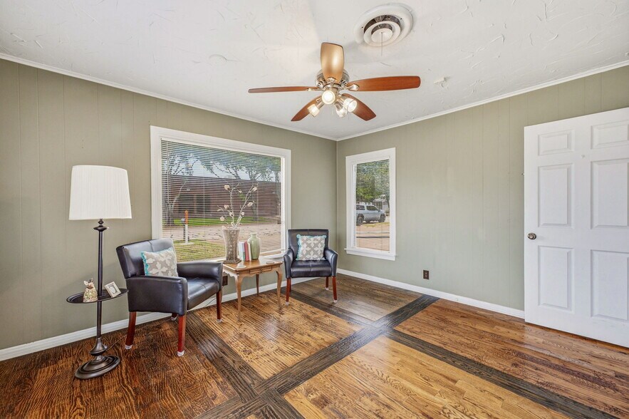 More Photos Of 416 S Morgan St, Granbury Office For Sale