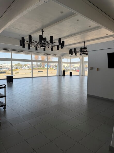 More Photos Of 4B Heitzinger Plaza, Seaside Auto Dealership For Lease