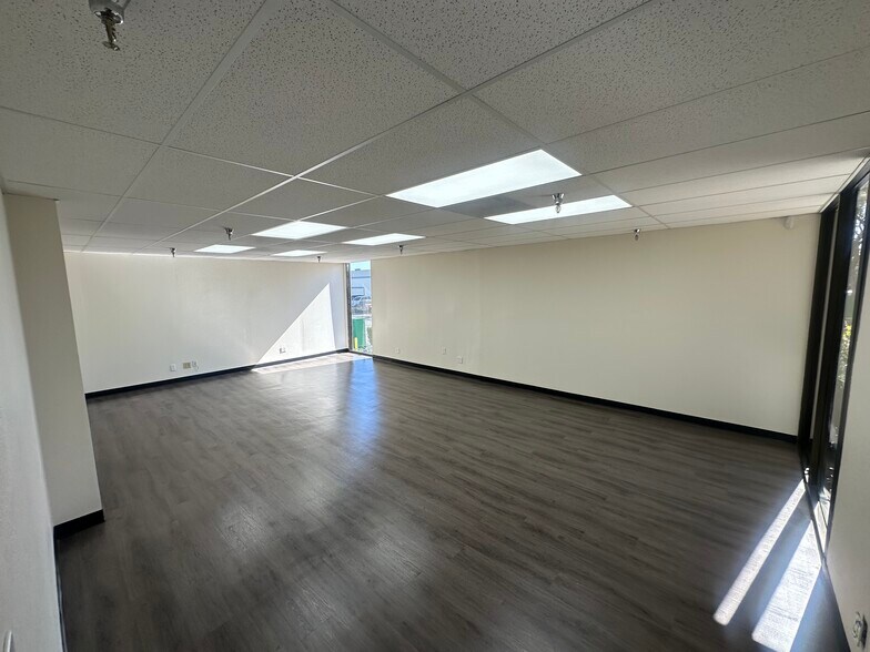 More Photos Of 13904 Maryton Ave, Santa Fe Springs Warehouse For Lease