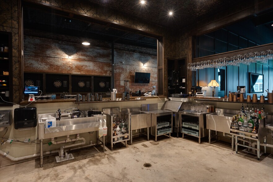 More Photos Of 809 Ohio Ave, Wichita Falls Bar For Sale