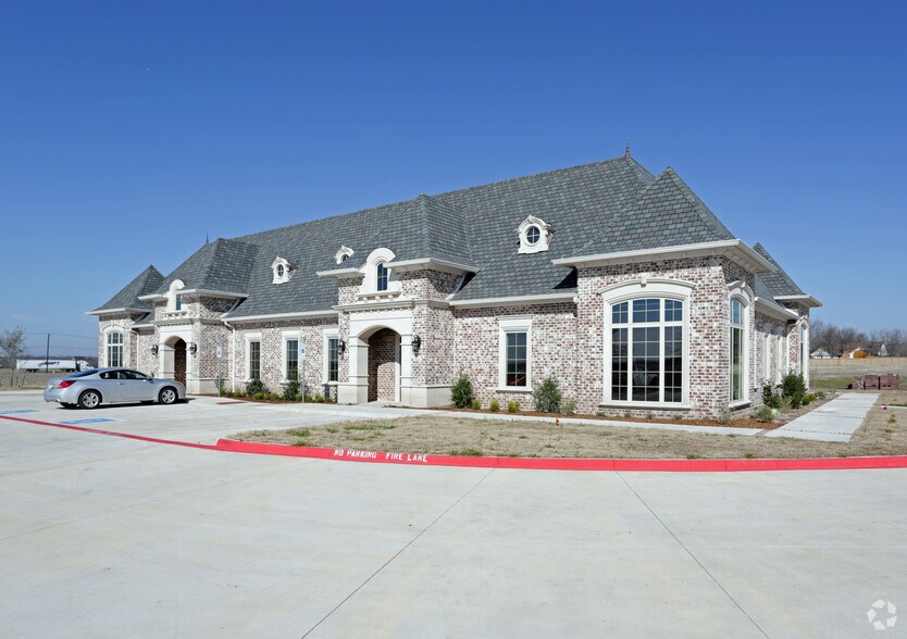 Primary Photo Of 115 Park Place Blvd, Waxahachie Office For Sale