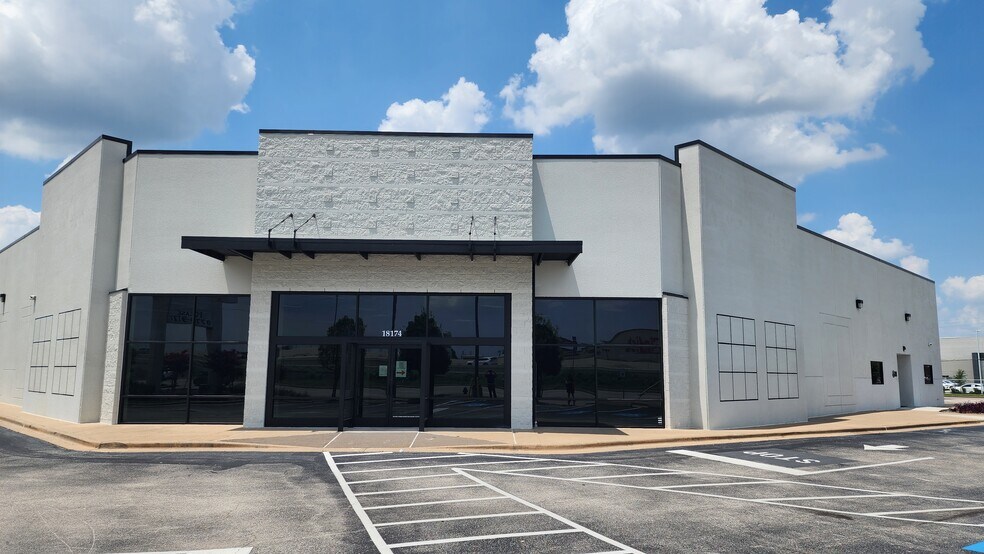 More Photos Of 18174 Gulf Fwy, Friendswood Freestanding For Lease