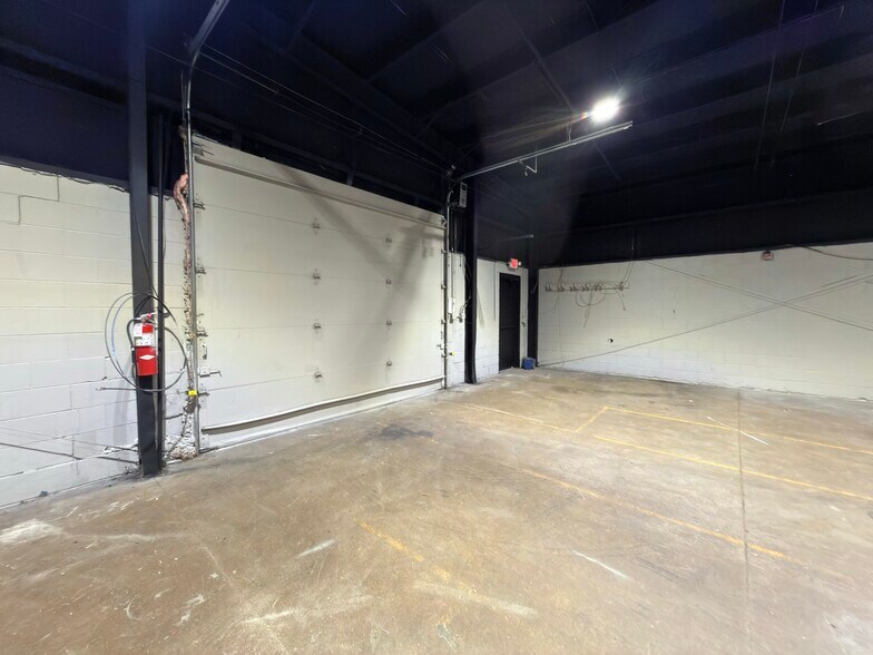More Photos Of 19300-19400 Allen Rd, Melvindale Manufacturing For Lease
