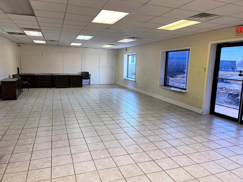 More Photos Of 4702-4704 Dupont Pky, Townsend Freestanding For Lease