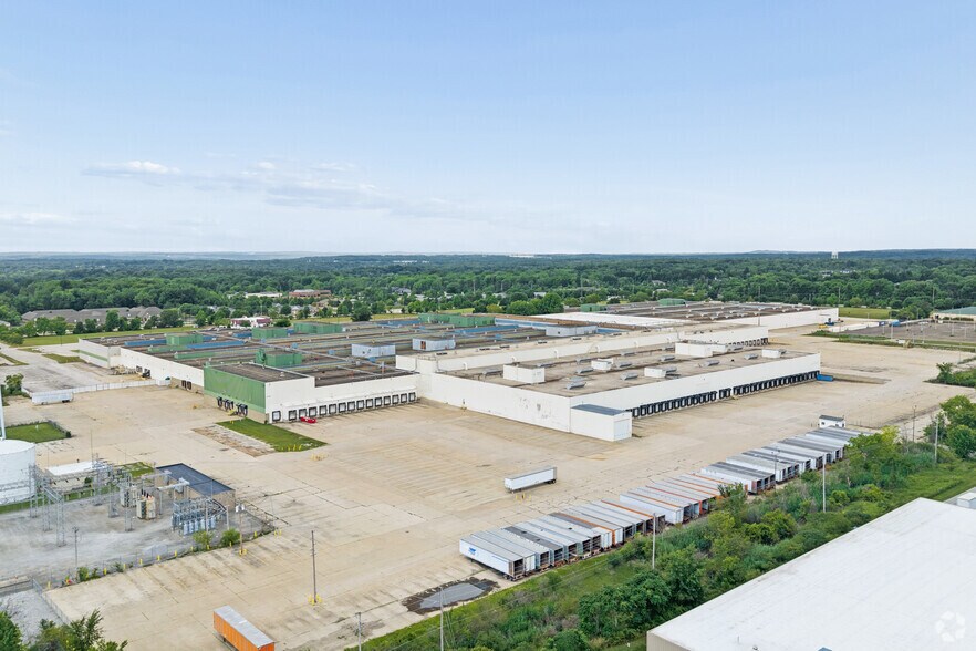 More Photos Of 5455-5555 Darrow Rd, Hudson Distribution For Lease