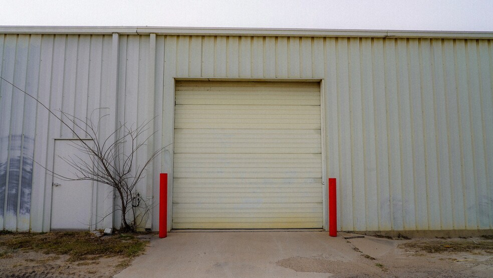 More Photos Of 3801 Cockrell Ave, Fort Worth Manufacturing For Lease