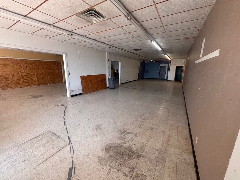 More Photos Of 1624 N 3rd St, Langley Supermarket For Lease