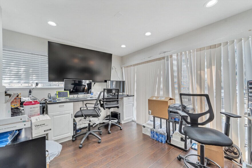 More Photos Of 556 N 1st St, San Jose Medical For Sale