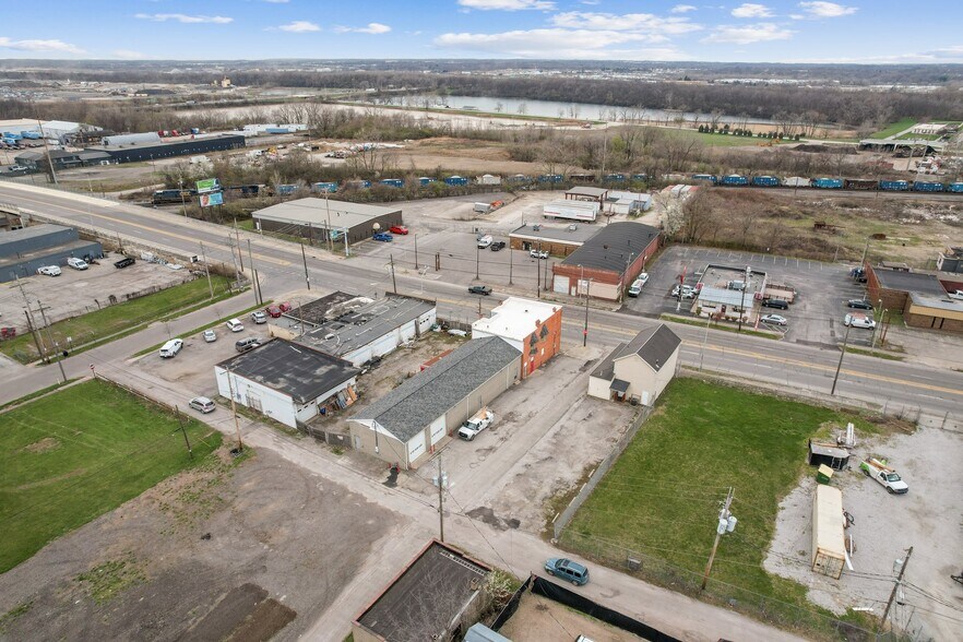 More Photos Of 1890 S High St, Columbus Light Distribution For Sale