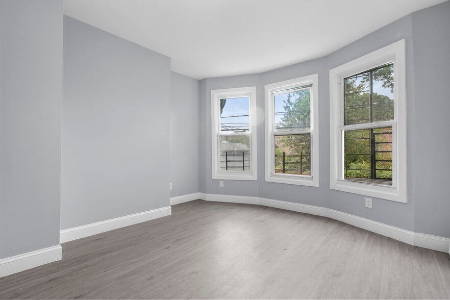 More Photos Of 288 Woodworth Ave, Yonkers Apartments For Sale