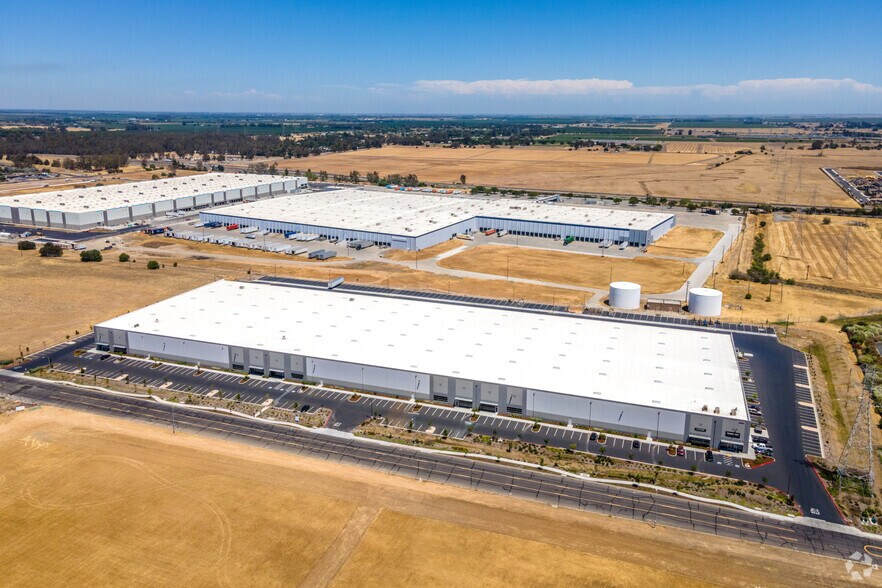 More Photos Of 891 Eubanks Dr, Vacaville Warehouse For Lease