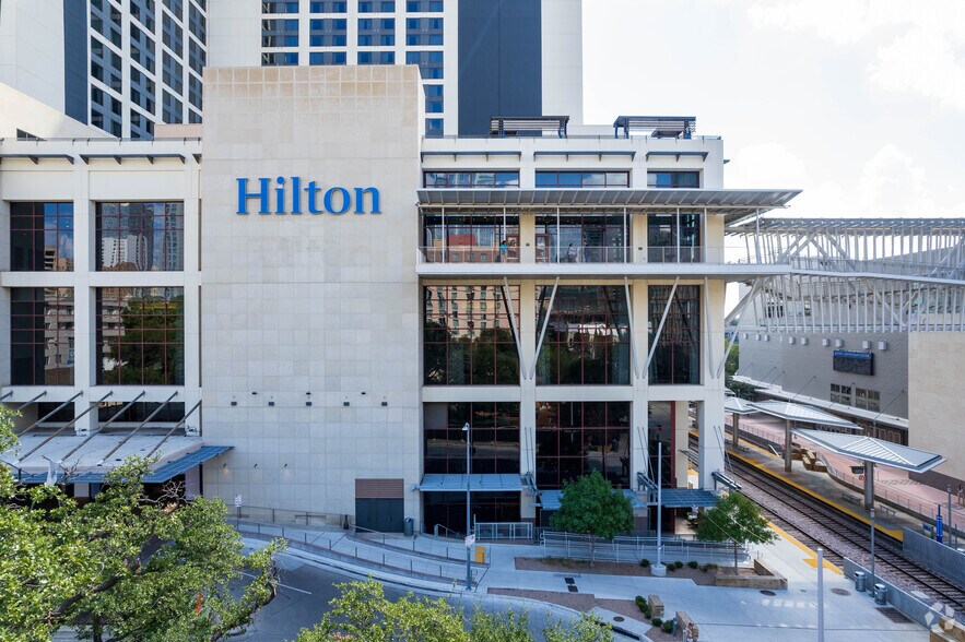 More Photos Of 509 E 5th St, Austin Hotel For Lease