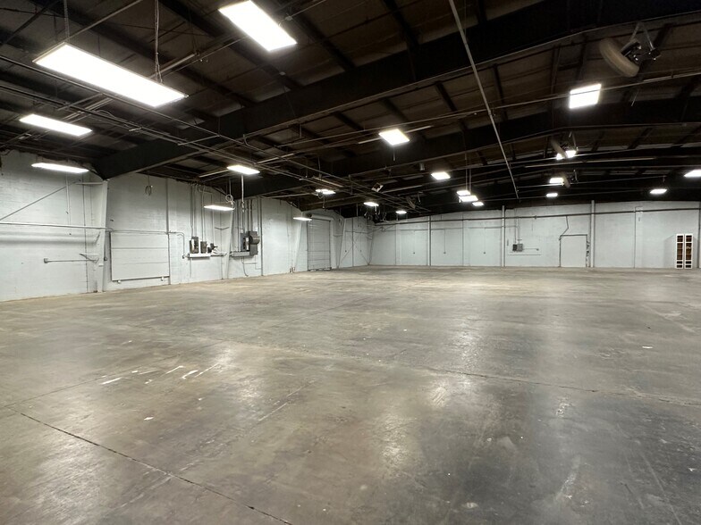 More Photos Of 100 Aiken St, Cartersville Manufacturing For Lease