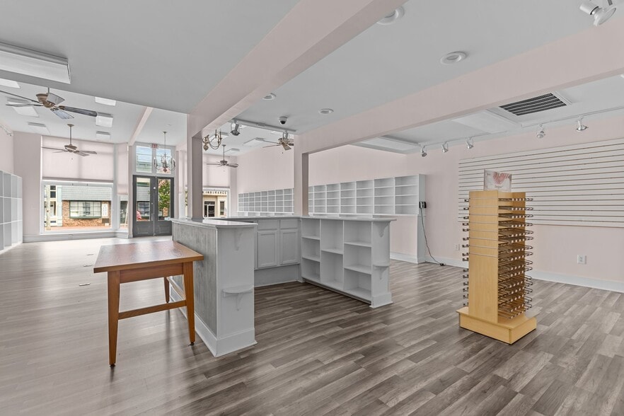 More Photos Of 132 S Main St, Warrenton Storefront For Sale