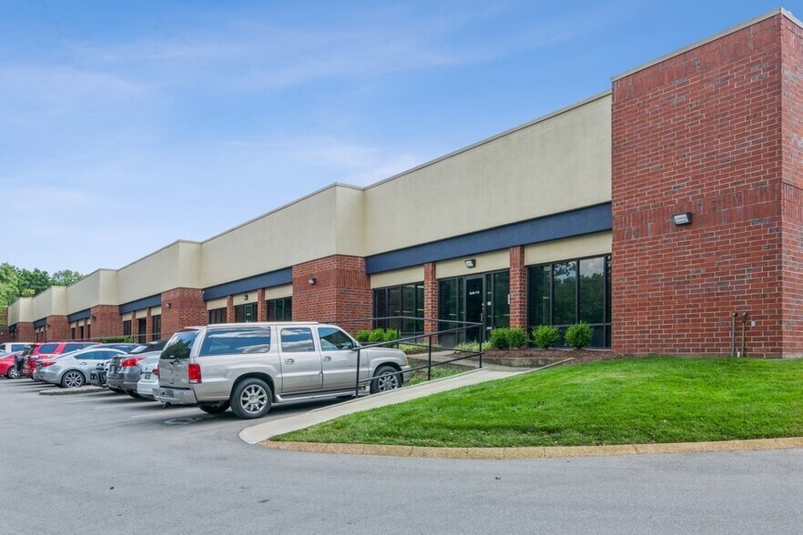 More Photos Of 830 Fesslers Pky, Nashville Light Distribution For Lease