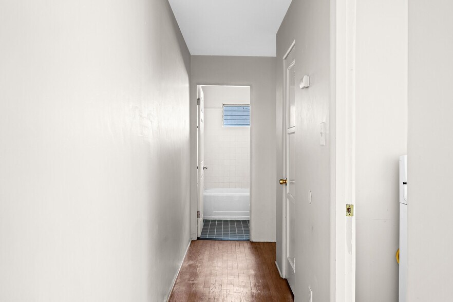 More Photos Of 2106 Valentine St, Los Angeles Apartments For Sale