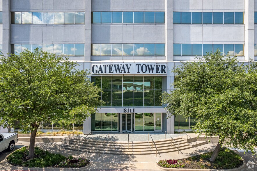 More Photos Of 8111 Lyndon B Johnson Fwy, Dallas Office For Lease