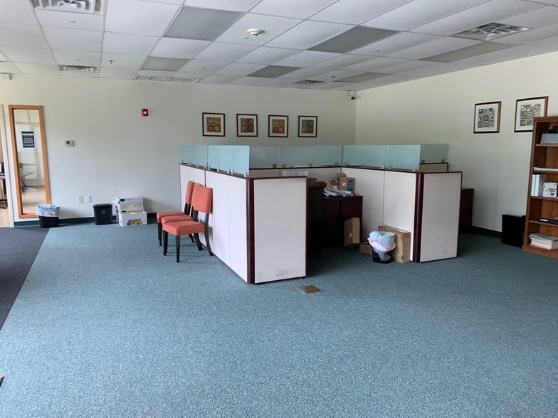 More Photos Of 230 Three Tun Rd, Malvern Flex For Lease