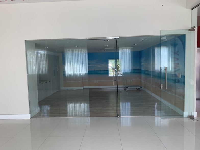 More Photos Of 201 N Ocean Dr, Hollywood Storefront Retail Office For Sale
