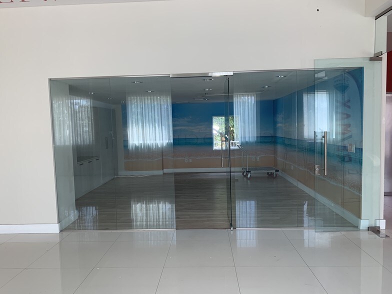 More Photos Of 201 N Ocean Dr, Hollywood Storefront Retail Office For Lease