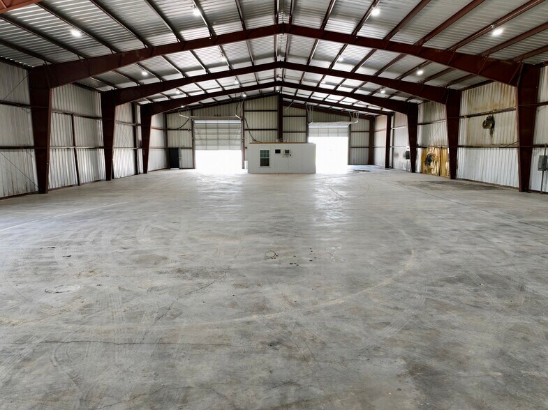 More Photos Of 4528 S Interstate 35, Alvarado Warehouse For Lease
